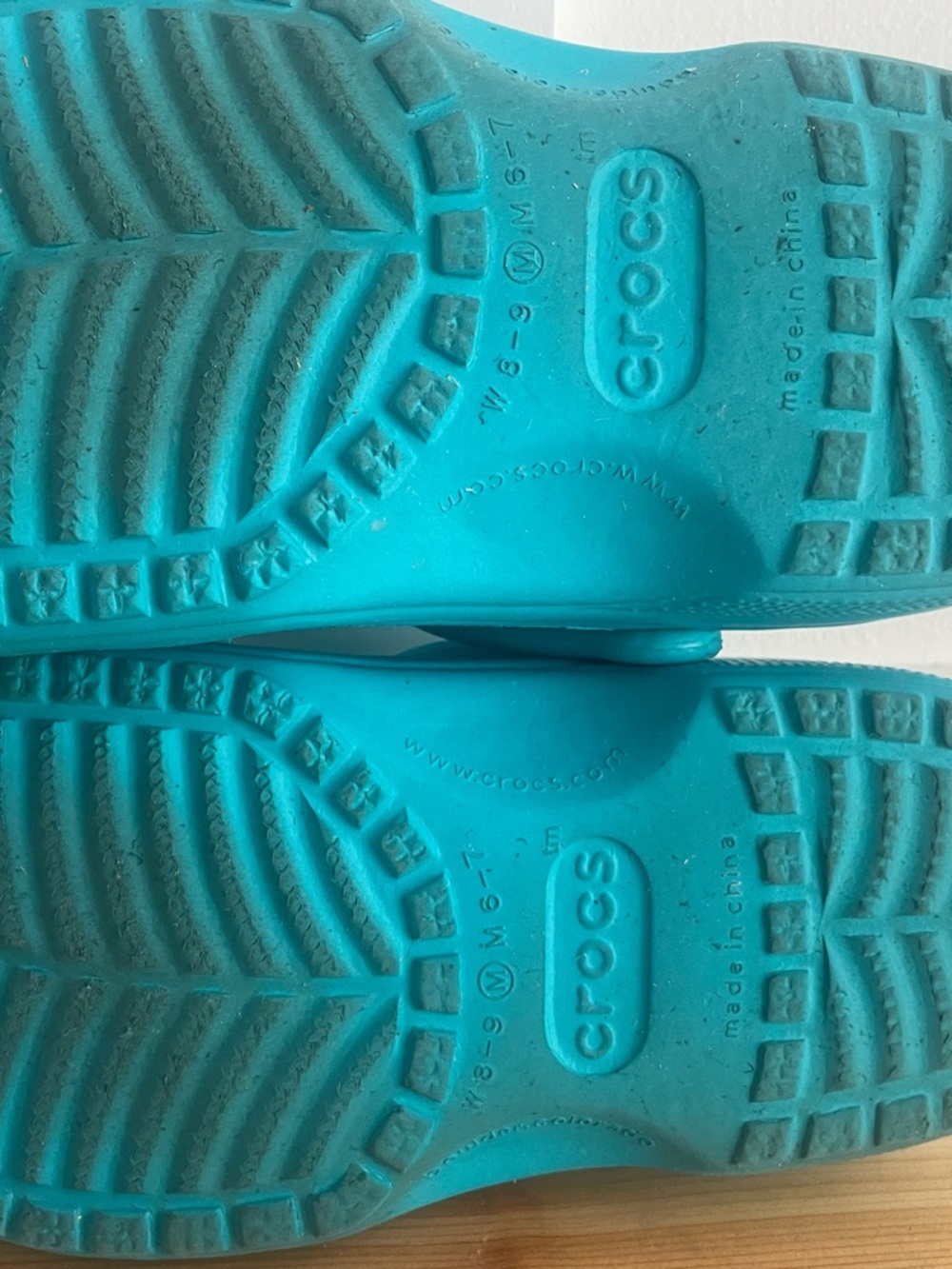 CROCS Women’s Classic Clog in Turquoise - Picture 4 of 4